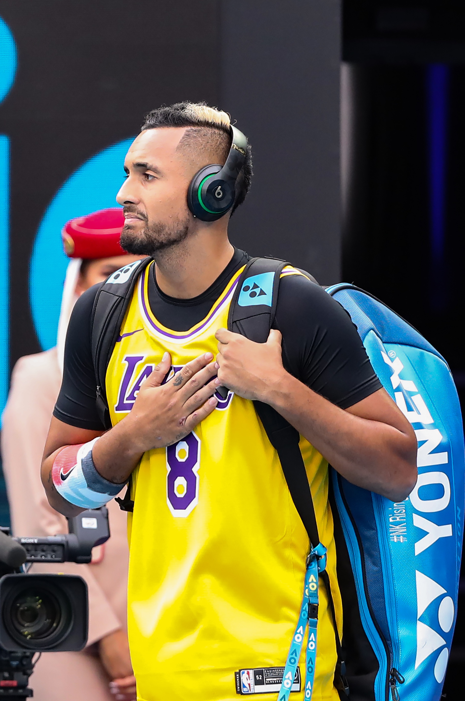 体育赛事-湖人带队取胜！，纳达尔重要时刻出色防守赢得满堂喝彩-体育赛事